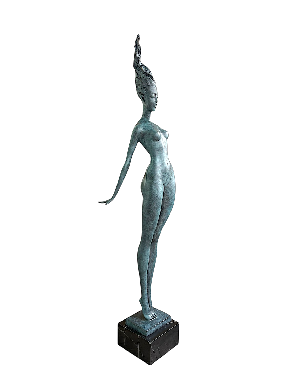 Bronzefigur VALERIE grün auf Steinsockel, 99 cm