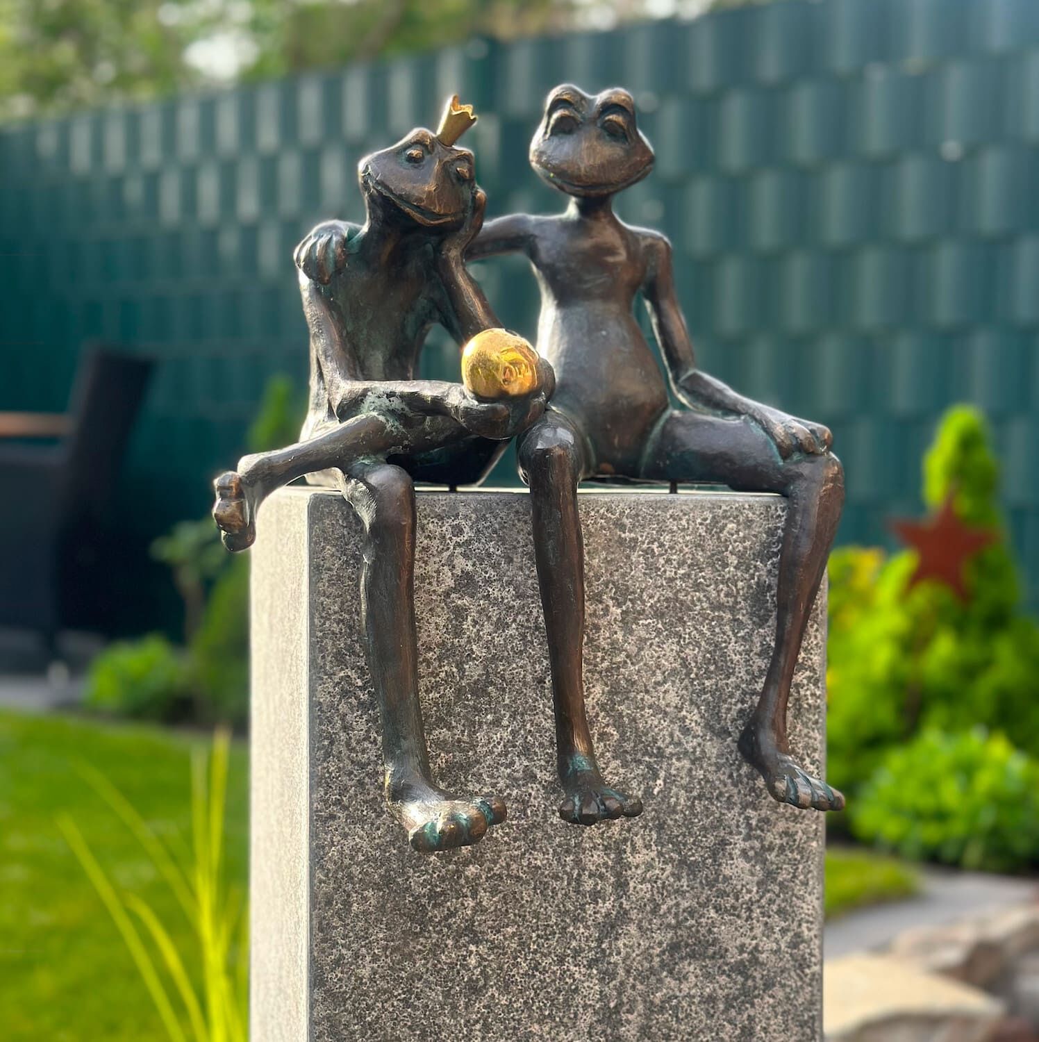 Dorsten: Bronzewasserspeier ALBERT und WILBERT auf Schiefersockel ARDESIA