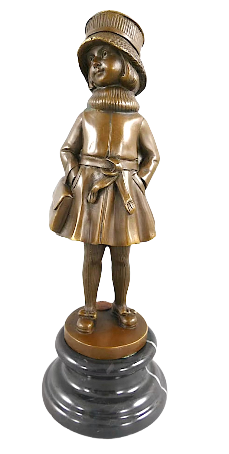Bronzefigur SUSAN Schulmädchen auf Steinsockel