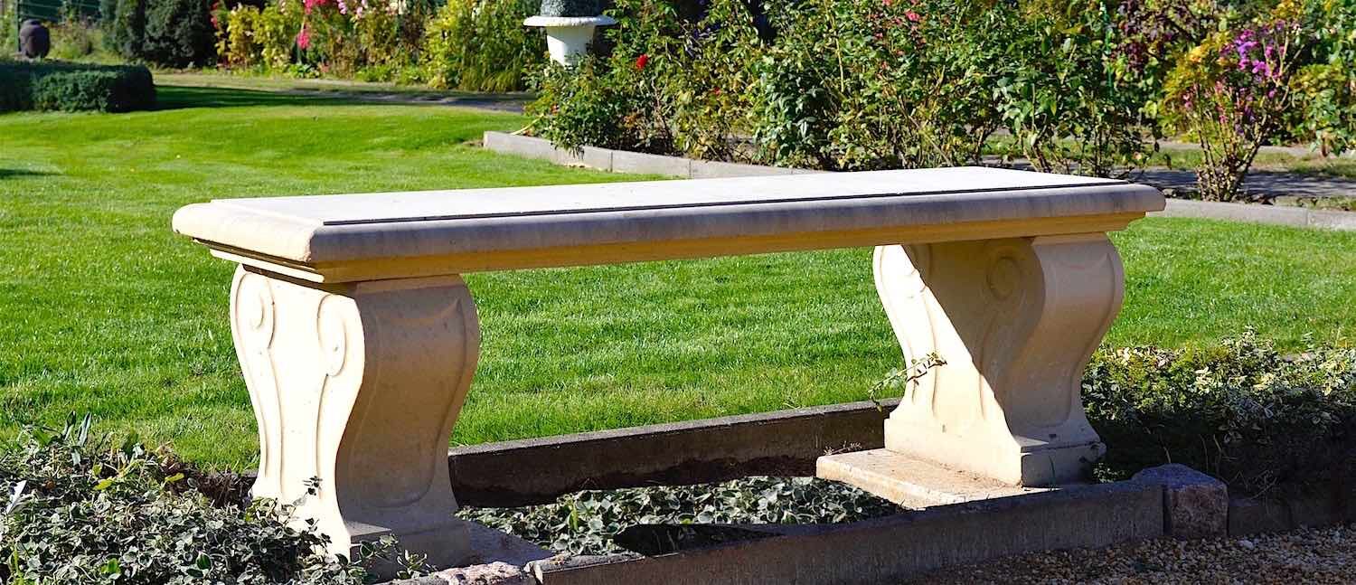 Caputh bei Potsdam: Gartenbank LYRA, Sandsteinguss Caputh bei Potsdam: Gartenbank LYRA, Sandsteinguss