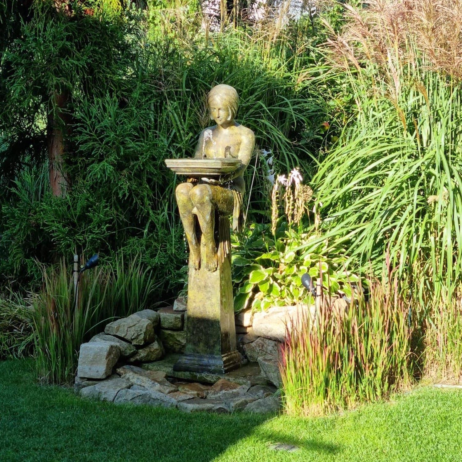 Bronzefigur CRYSTAL, 153 cm, Vogeltränke