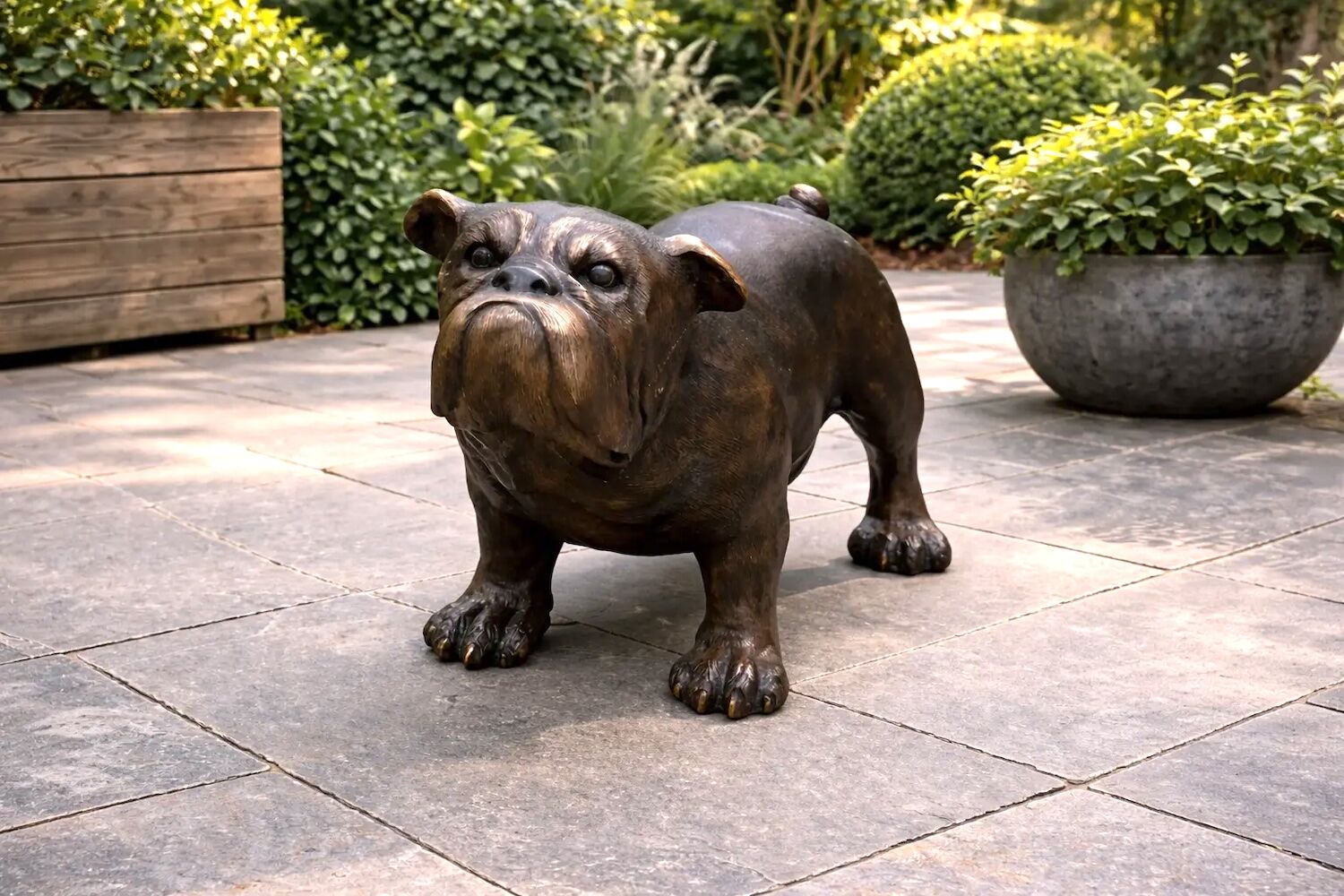 Bronzefigur Hund BULLDOGGE PEACY (80 cm)