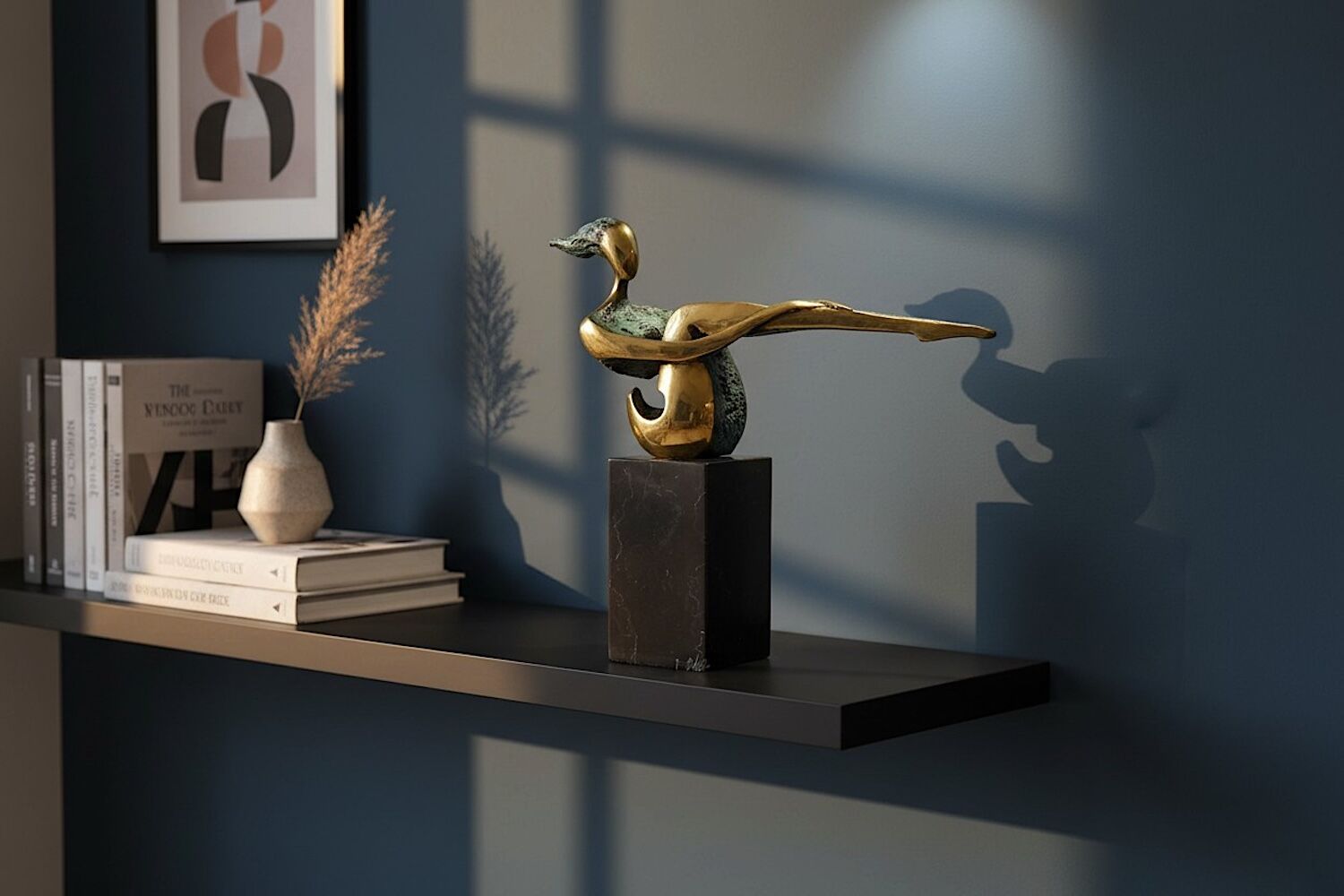Bronzefigur ATALANTA - FRAU IN BALANCE auf Steinsockel, 32 cm