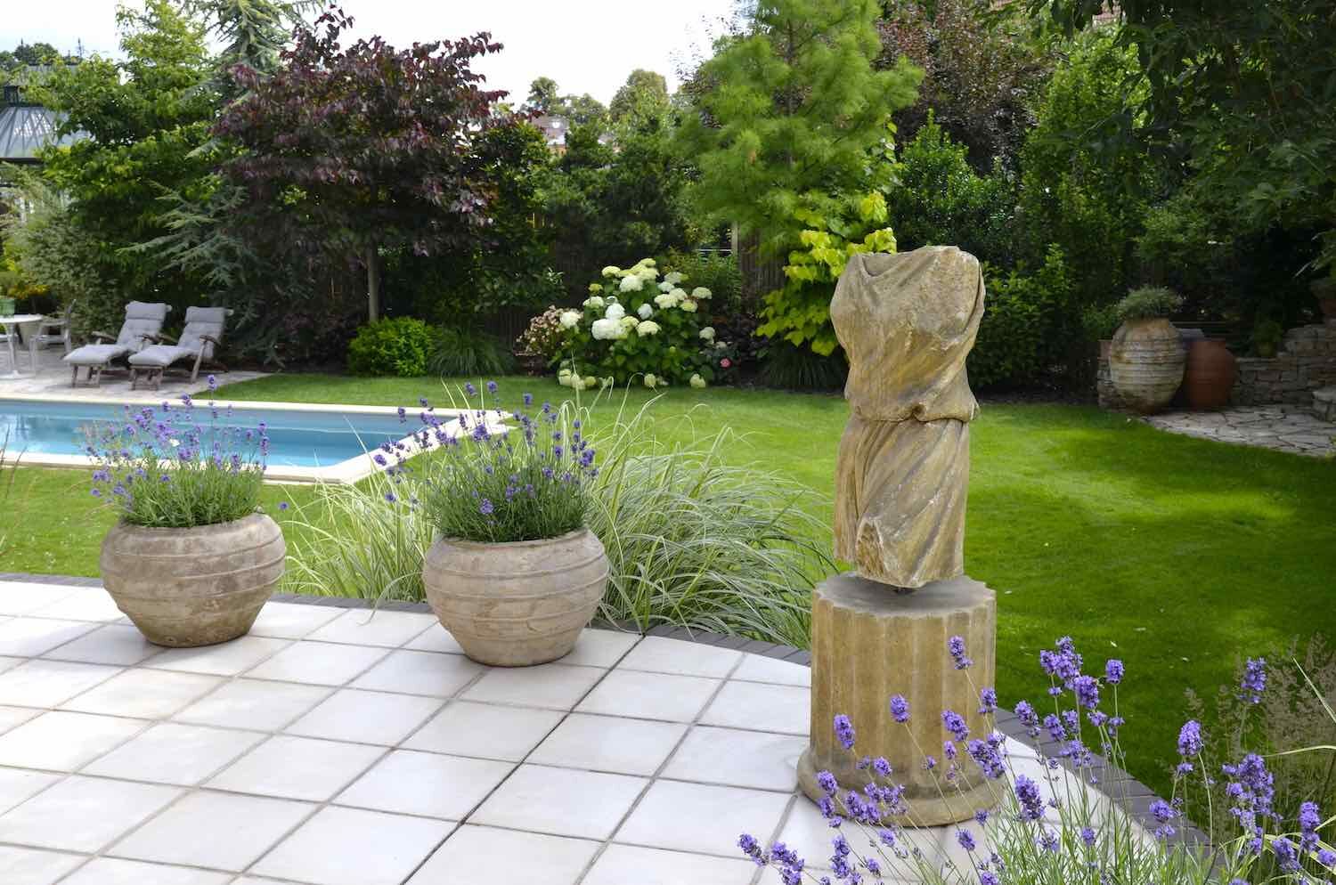 Falkensee bei Berlin: Torso ATHENE, Kalkstein aus Vicenza, maßgeschneiderte Steinmetzarbeit. Falkensee bei Berlin: Torso ATHENE, Kalkstein aus Vicenza, maßgeschneiderte Steinmetzarbeit.