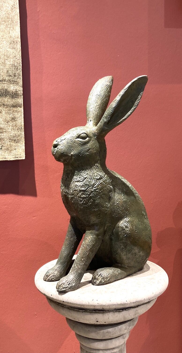 Bronzefigur Hase SANCHO grün patiniert