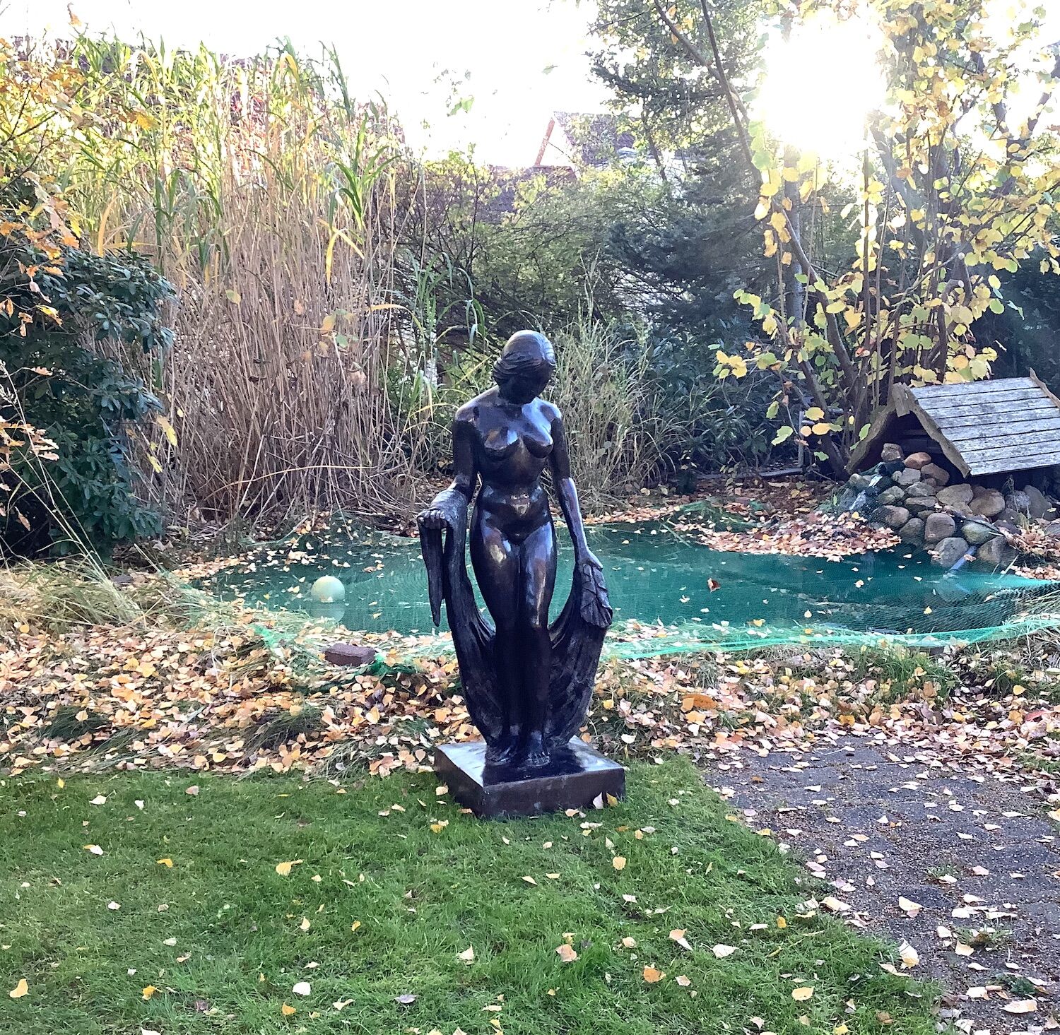 Bad Belzig: Bronzefigur THALASSA  Bad Belzig: Bronzefigur THALASSA