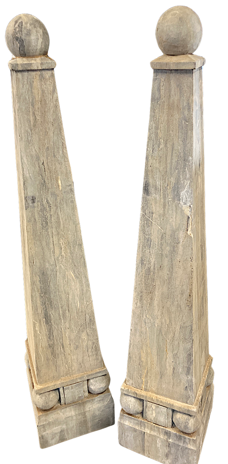 Steinfigur ZWEI OBELISKEN (Paar) aus Blaustein geschlagen