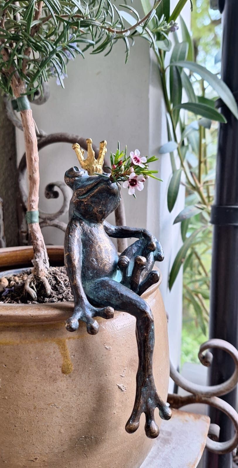 Potsdam: Bronzefigur Froschkönig ELMAR