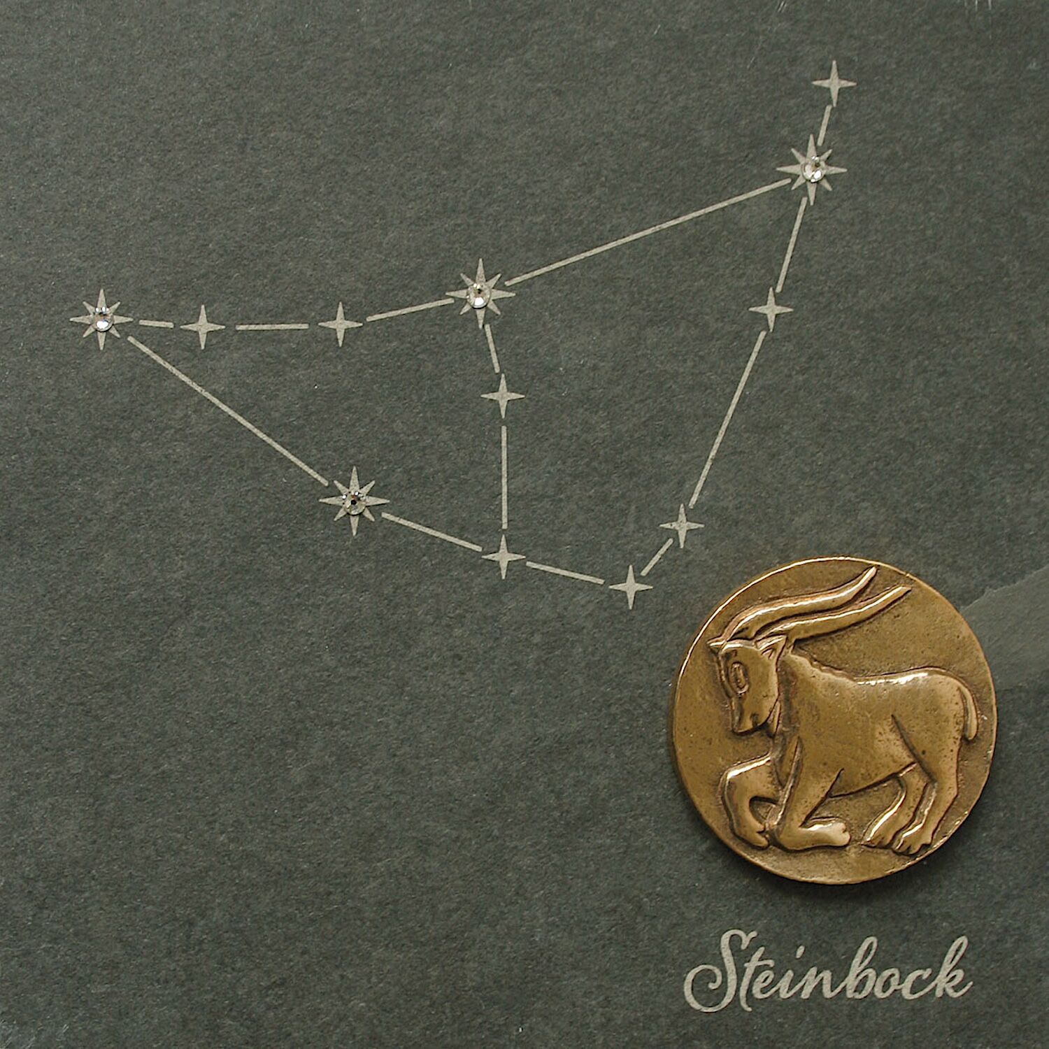 Sternzeichen STEINBOCK, Bronze auf Schiefer mit Swarovski Elements