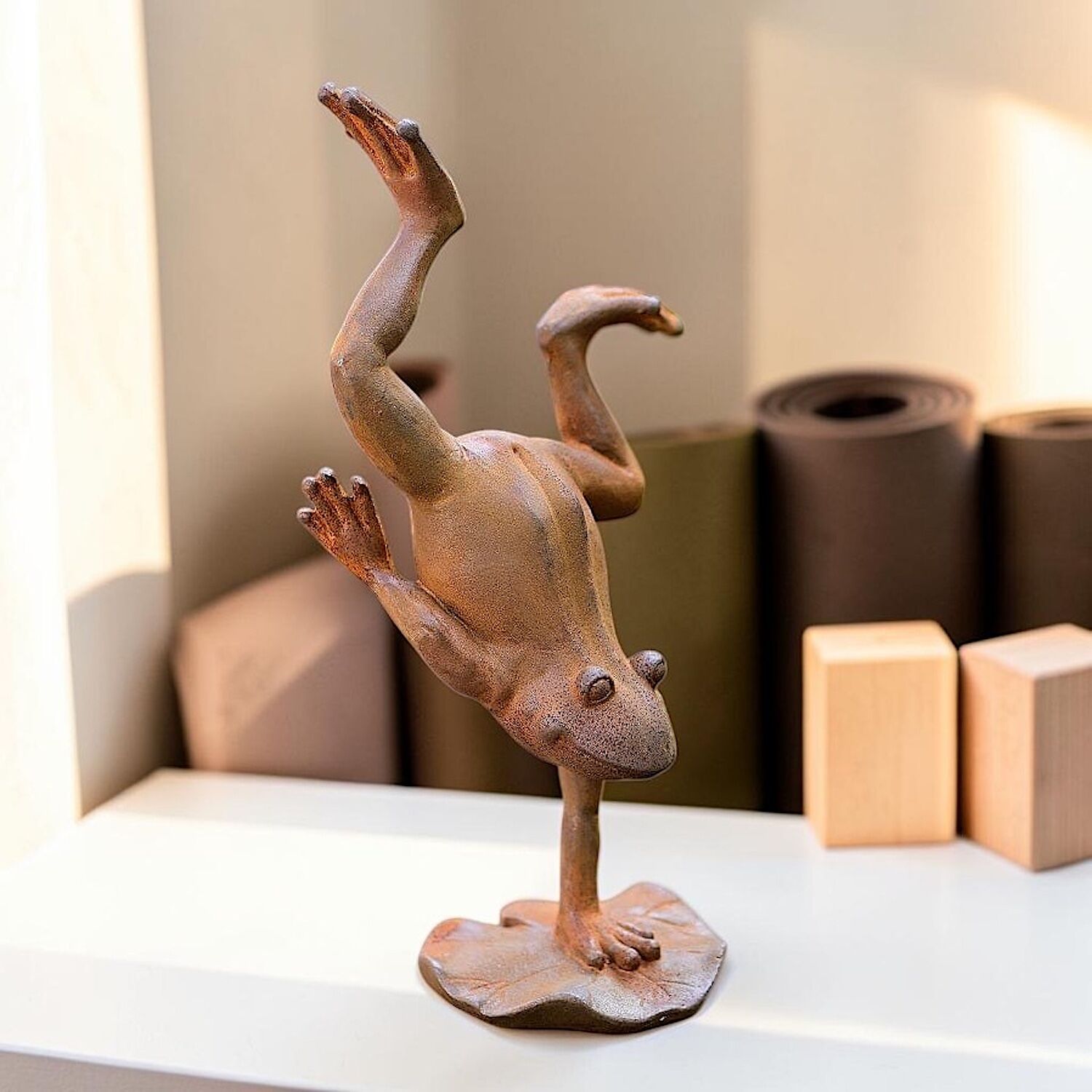 Gusseisenfigur YOGAFROSCH HANDSTAND, 23 cm