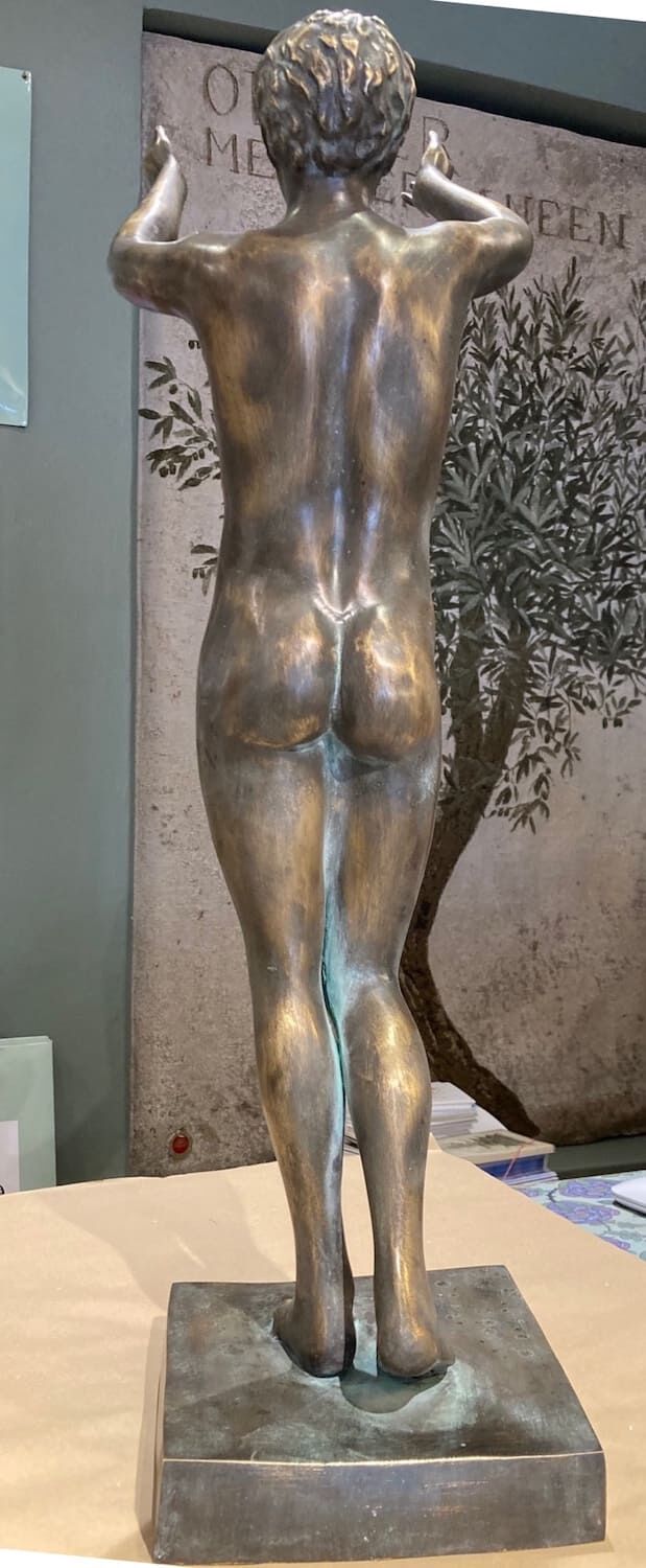 Bronzefigur BETENDER KNABE,  73 cm, klassisch patiniert