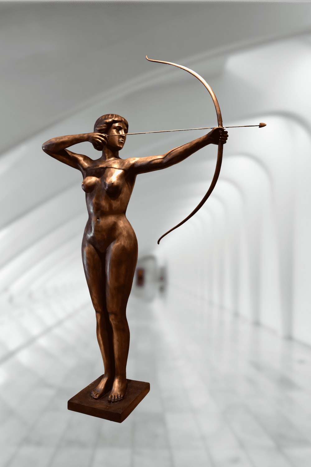 Bronzefigur DIE BOGENSPANNERIN,  202 cm, nach Ferdinand Lepcke (1905), braun patiniert