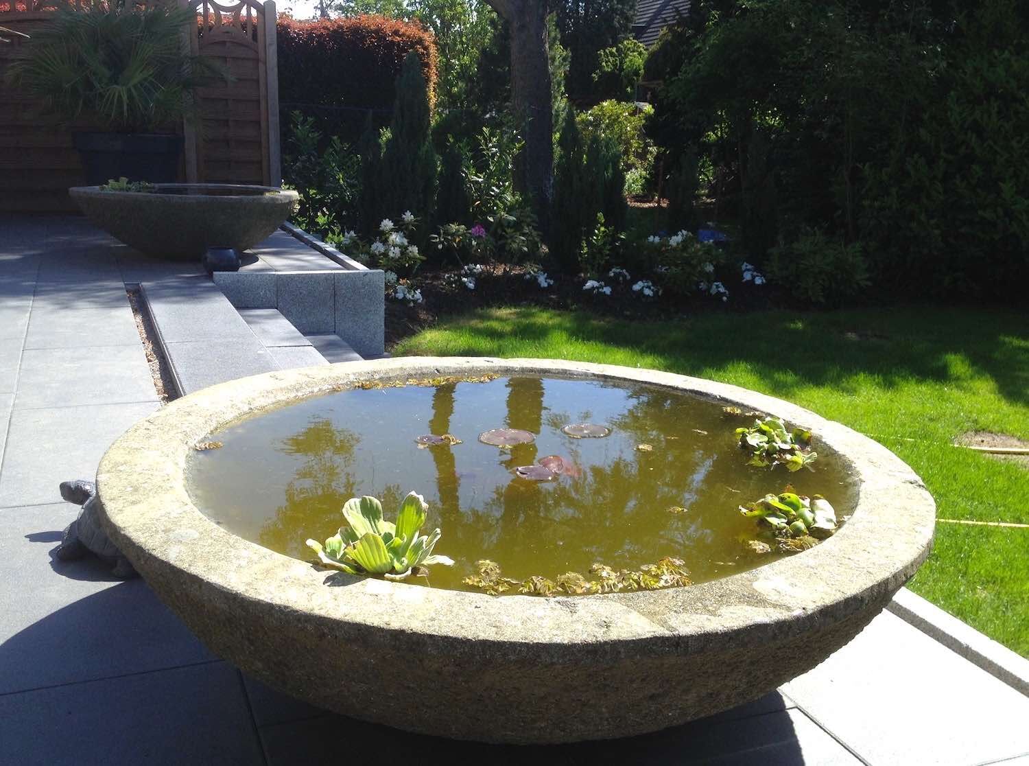 Willich/Niederrhein: Steinschalen LOTUS 125 mit  ø 125 cm, Gewicht je rd.  280  kg Willich/Niederrhein: Steinschalen LOTUS 125 mit  ø 125 cm, Gewicht je rd.  280  kg