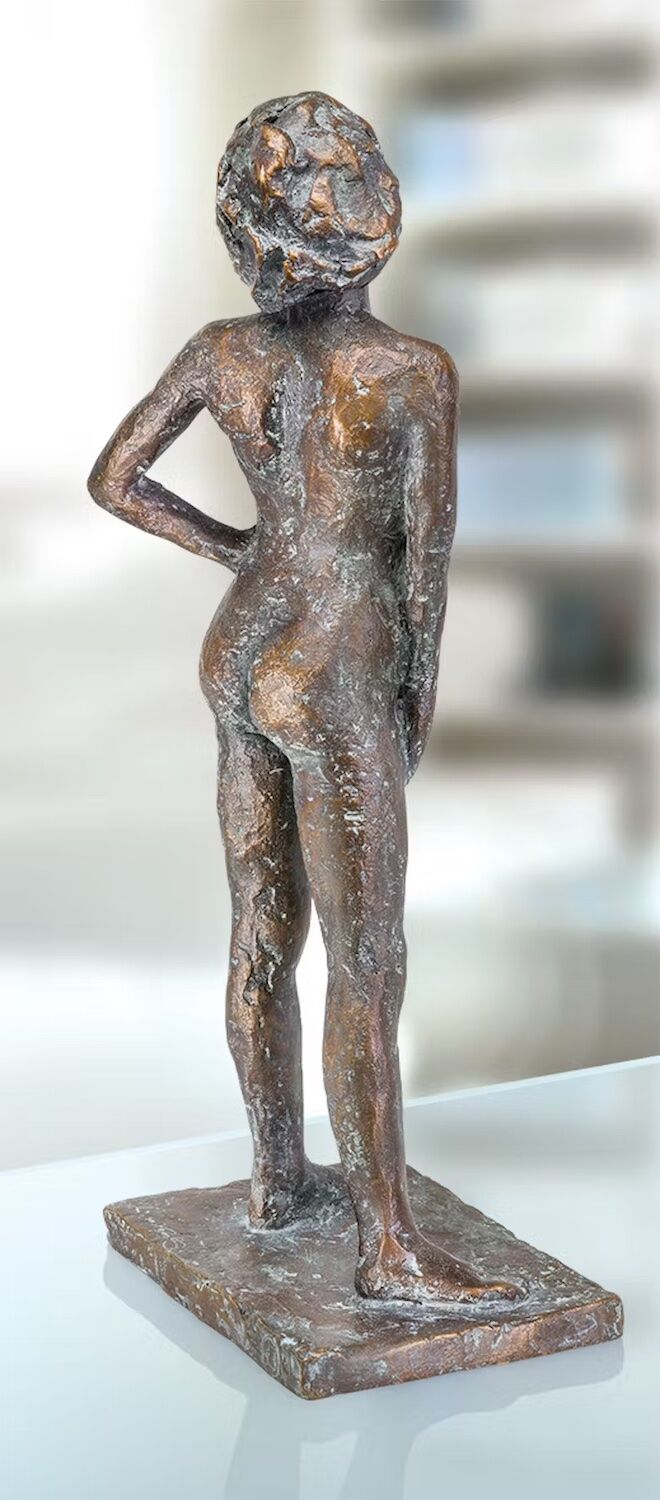 Bronzefigur FRECHES MÄDCHEN (von Sorina von Keyserling)