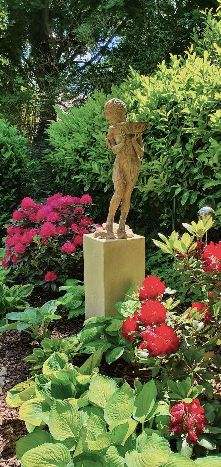 Potsdam: Bronzefigur EPONA klein auf Kalksteinsockel VICENZA 70x32x32 cm  Potsdam: Bronzefigur EPONA klein auf Kalksteinsockel VICENZA 70x32x32 cm