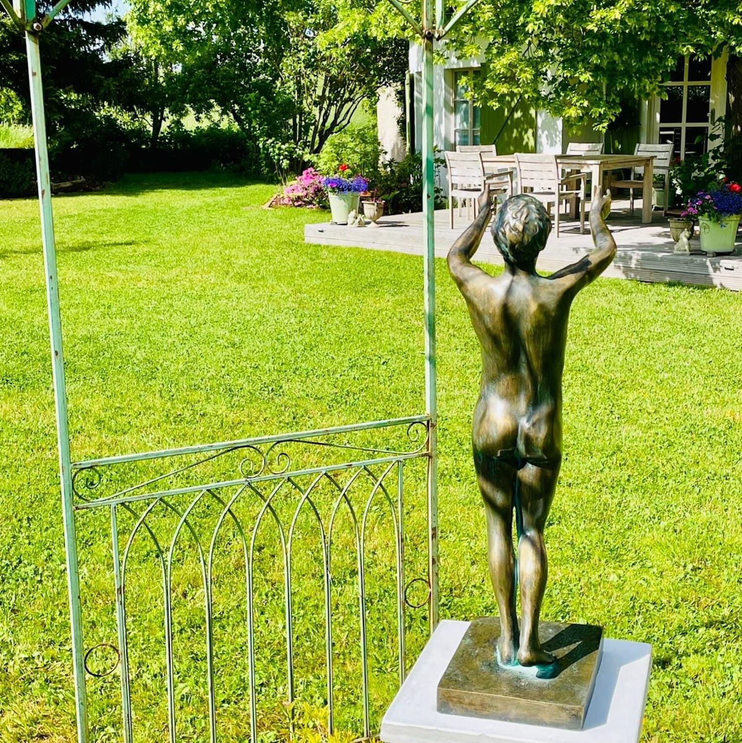 Kundenfoto Bronzefigure BETENDER KNABE (73 cm), Lutherstadt Eisleben