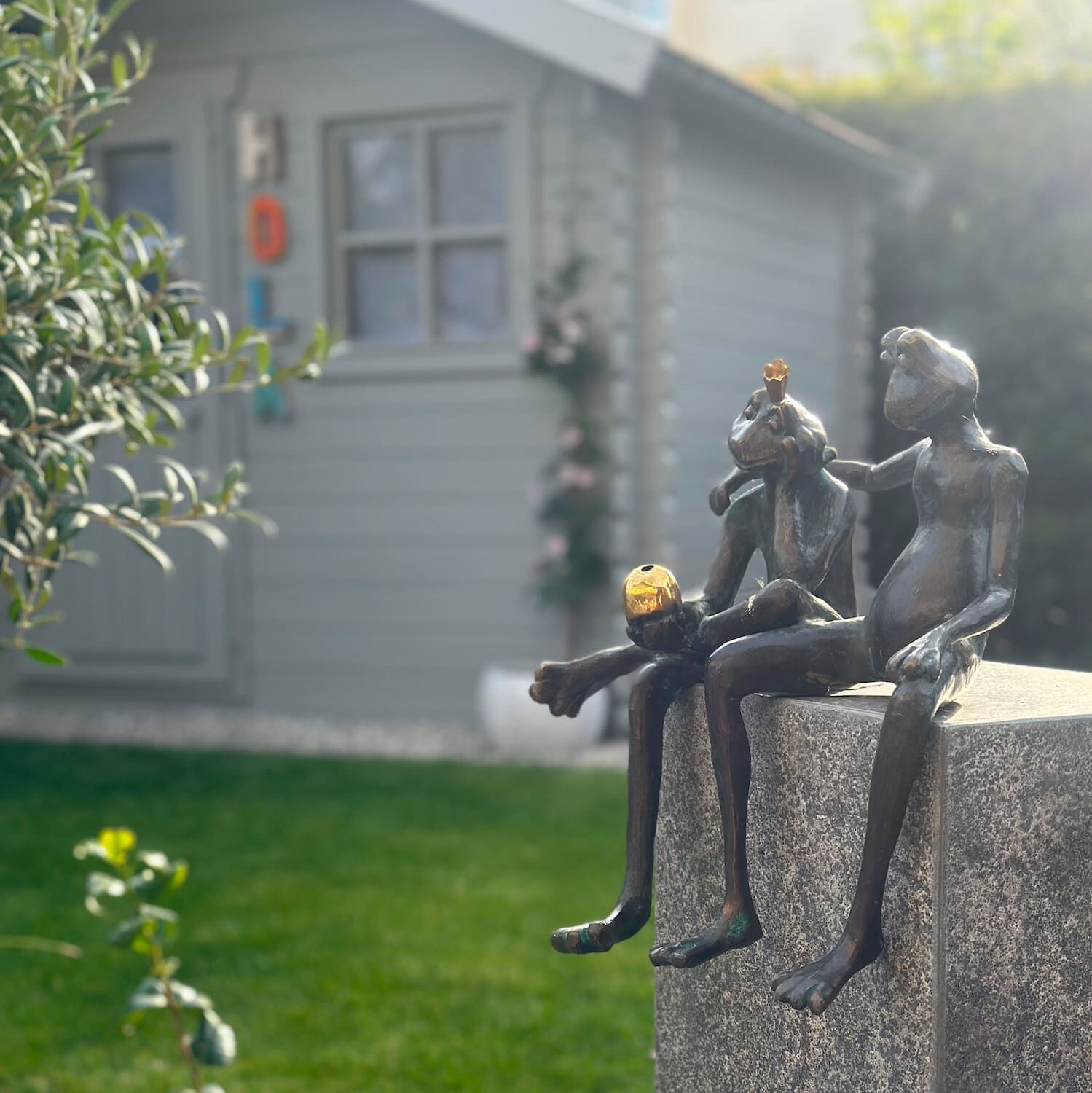 Dorsten: Bronzewasserspeier ALBERT und WILBERT auf Schiefersockel ARDESIA