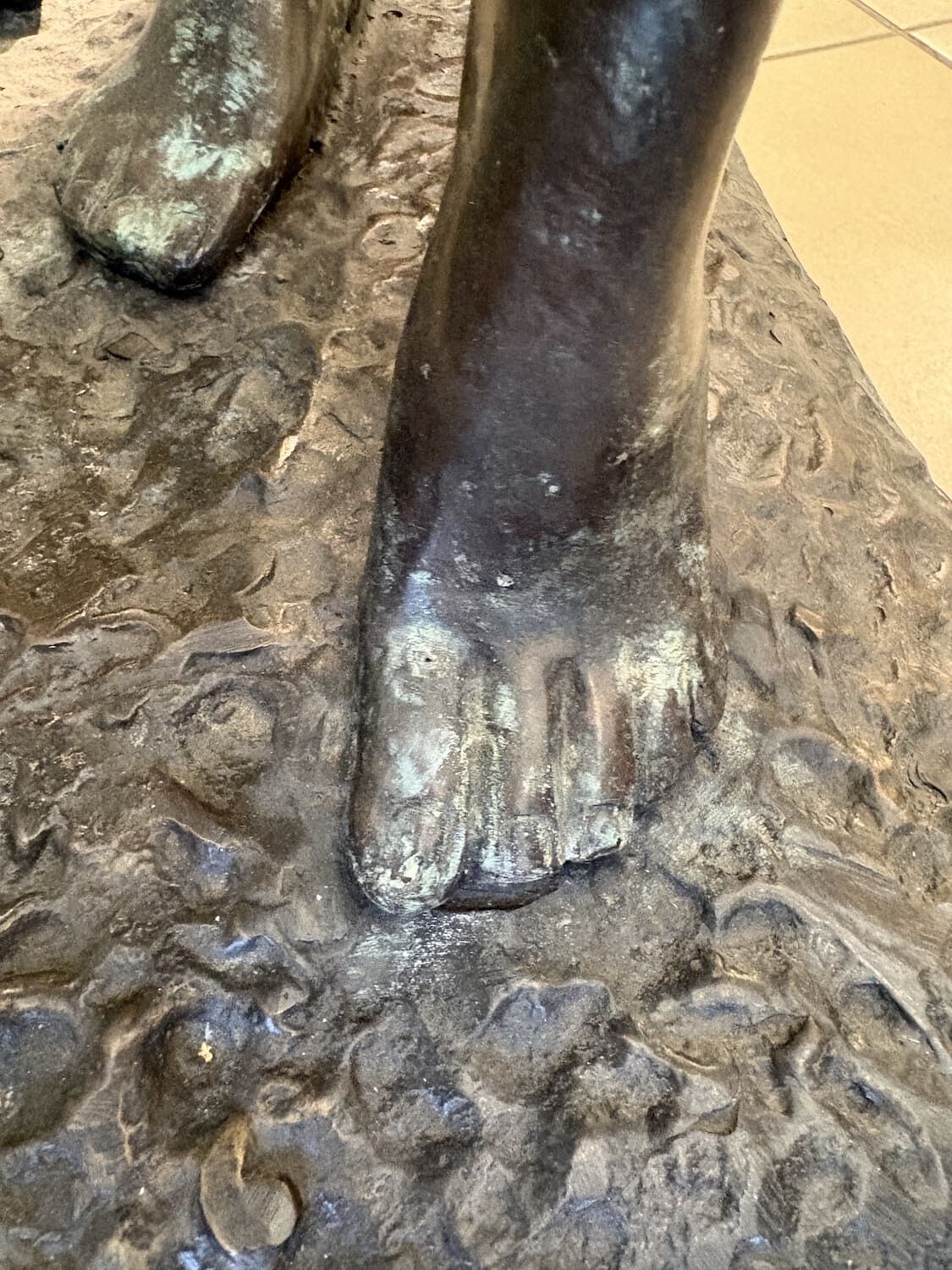 Bronzefigur GROSSE DIANA MIT JAGDHUND, nach Edward McCartan, 120 cm
