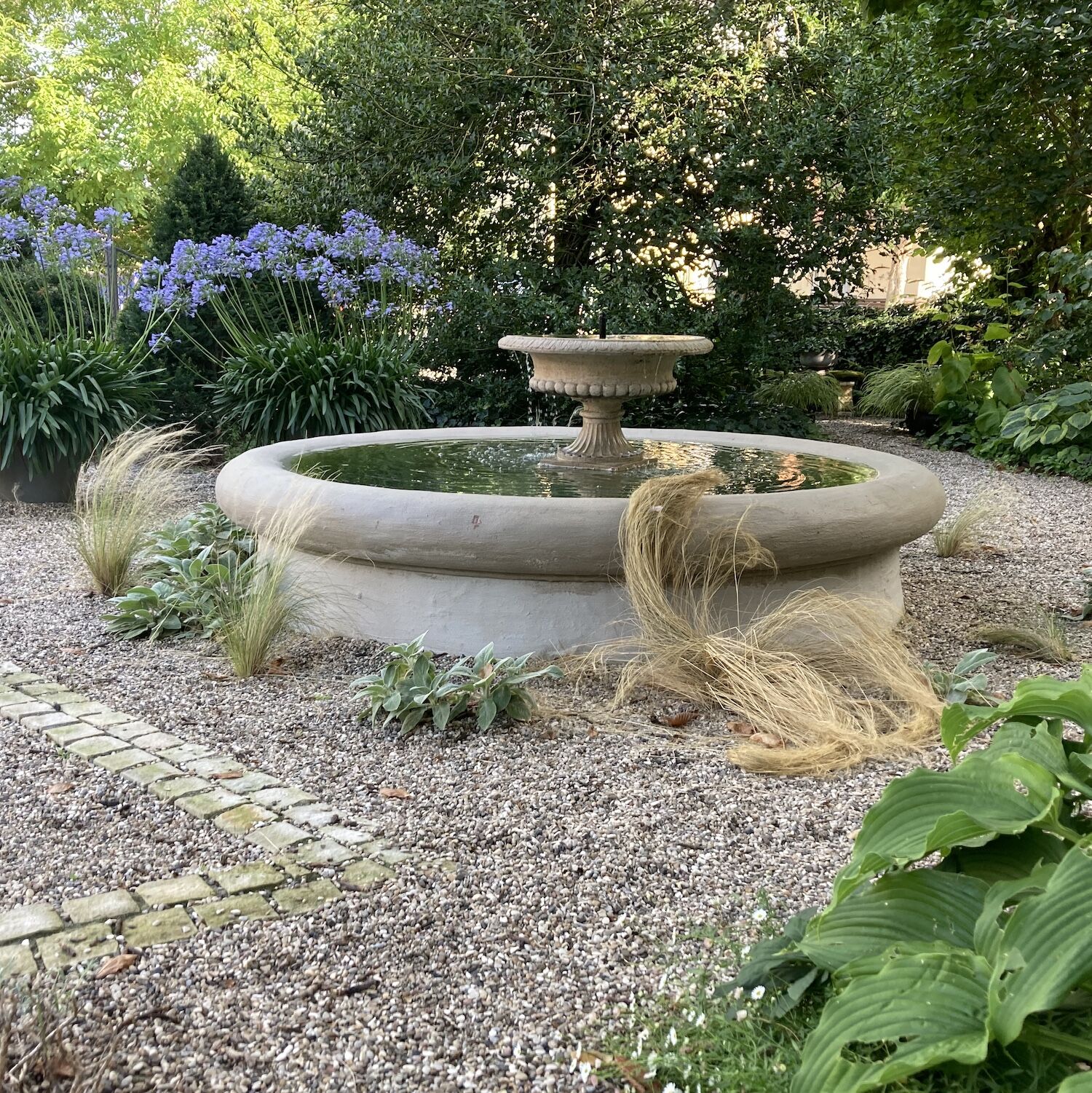 Bückeburg: Steinvase SAN GIOVANNI als Überlaufbecken in Zierbrunnen