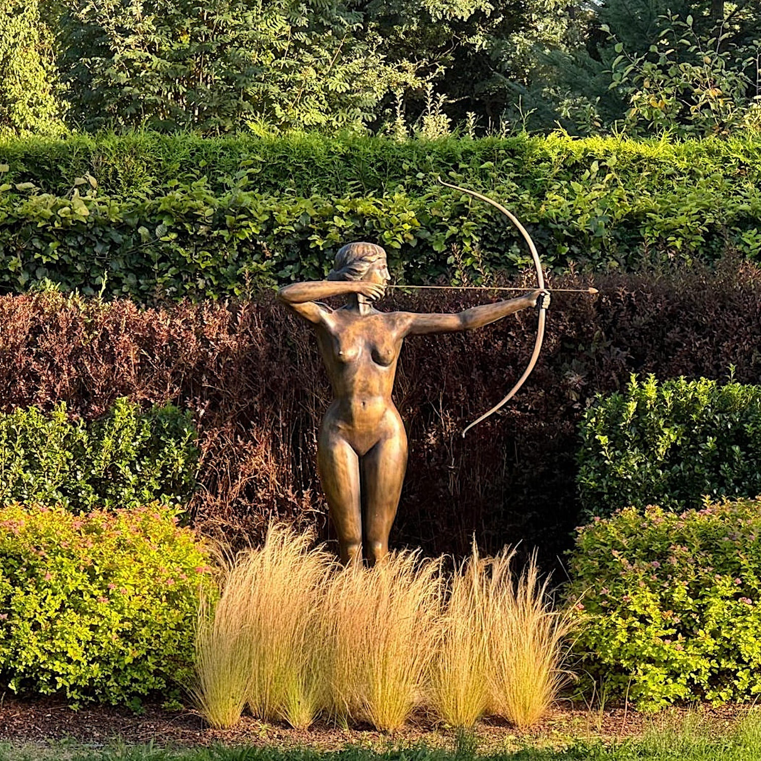 Kundenfoto Stendal, Bronzefigur BOGENSPANNERIN