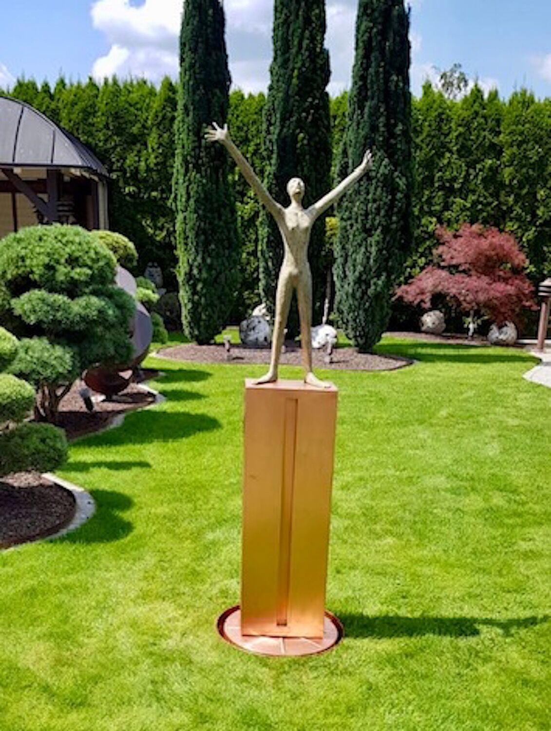 Teltow b. Berlin: Bronzeskulptur WELCOME auf Kupferpodest Teltow b. Berlin: Bronzeskulptur WELCOME auf Kupferpodest