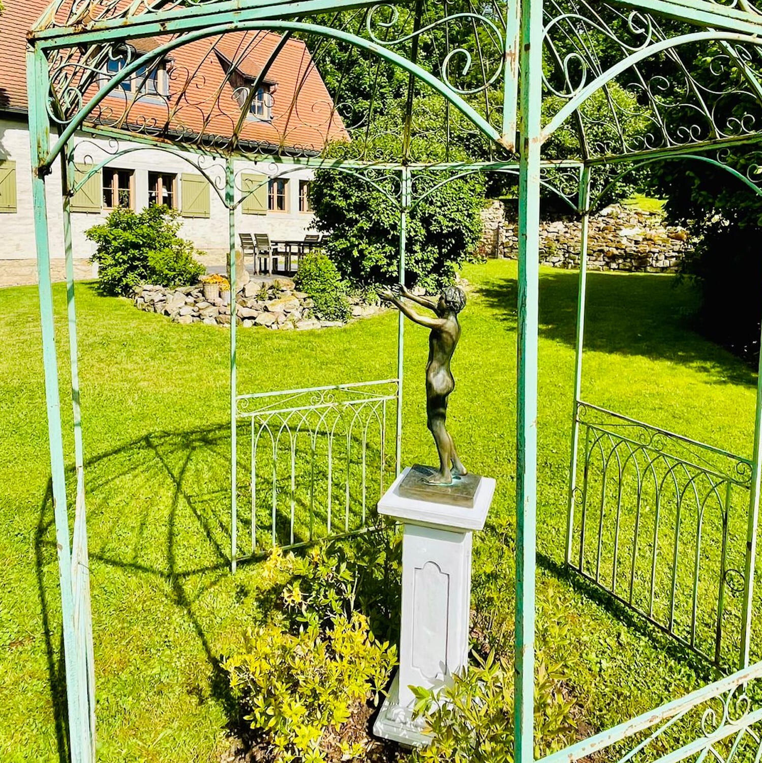 Kundenfoto Bronzefigure BETENDER KNABE (73 cm), Lutherstadt Eisleben