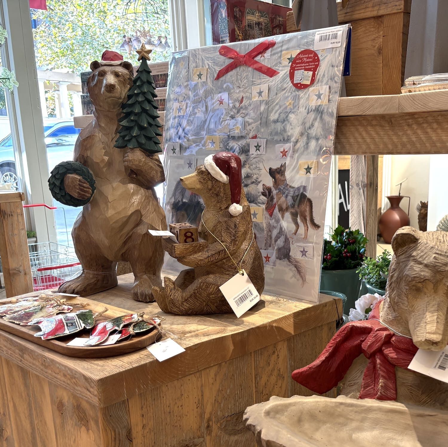 Weihnachtsbär BÄRNHARD mit Würfeln, 27 cm