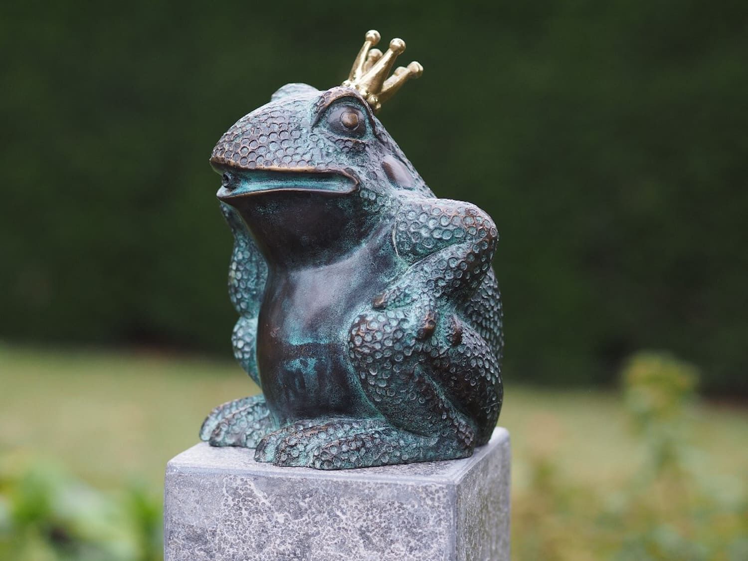 Bronzewasserspeier Froschkönig WALTER, 17 cm