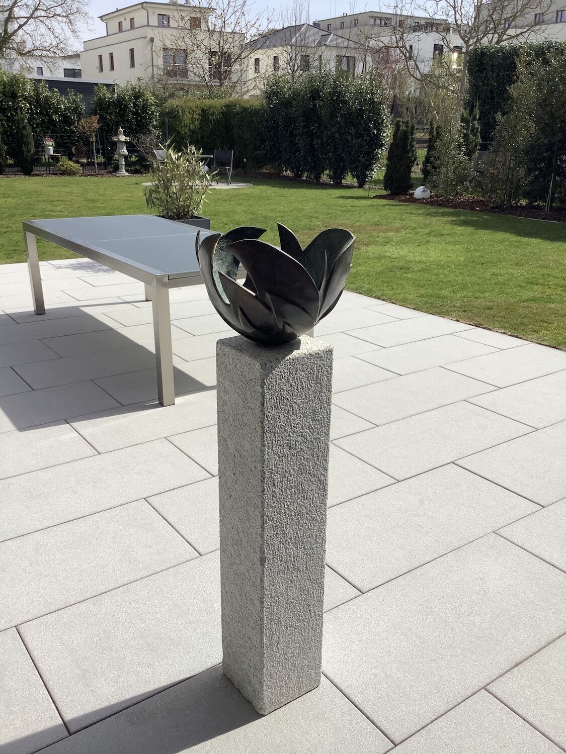 Potsdam, Feuerschale FLAMME auf Granitstele