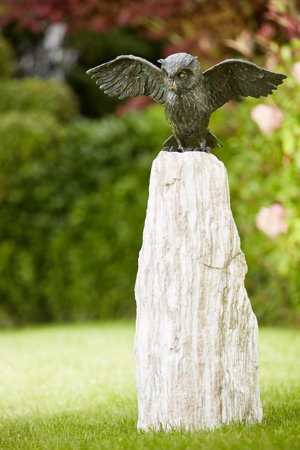 Bronzefigur Vogel Eule UHU vor Abflug