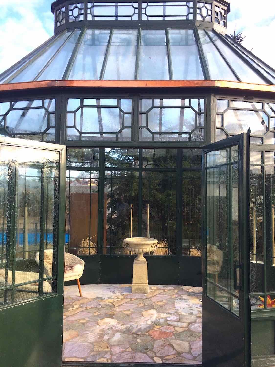 Falkensee b. Berlin: Steinvase EDWARD, Podest HENRY Falkensee b. Berlin: Steinvase EDWARD, Podest HENRY