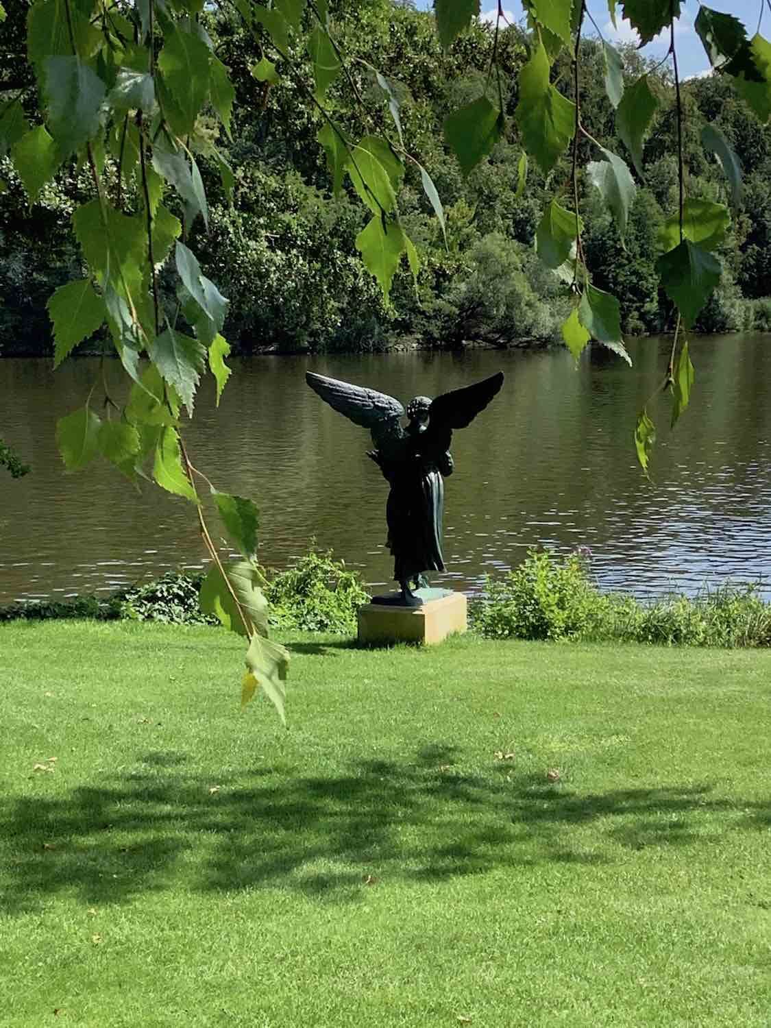 Potsdam: Bronzefigur ANGEL OF THE WATERS. Potsdam: Bronzefigur ANGEL OF THE WATERS.