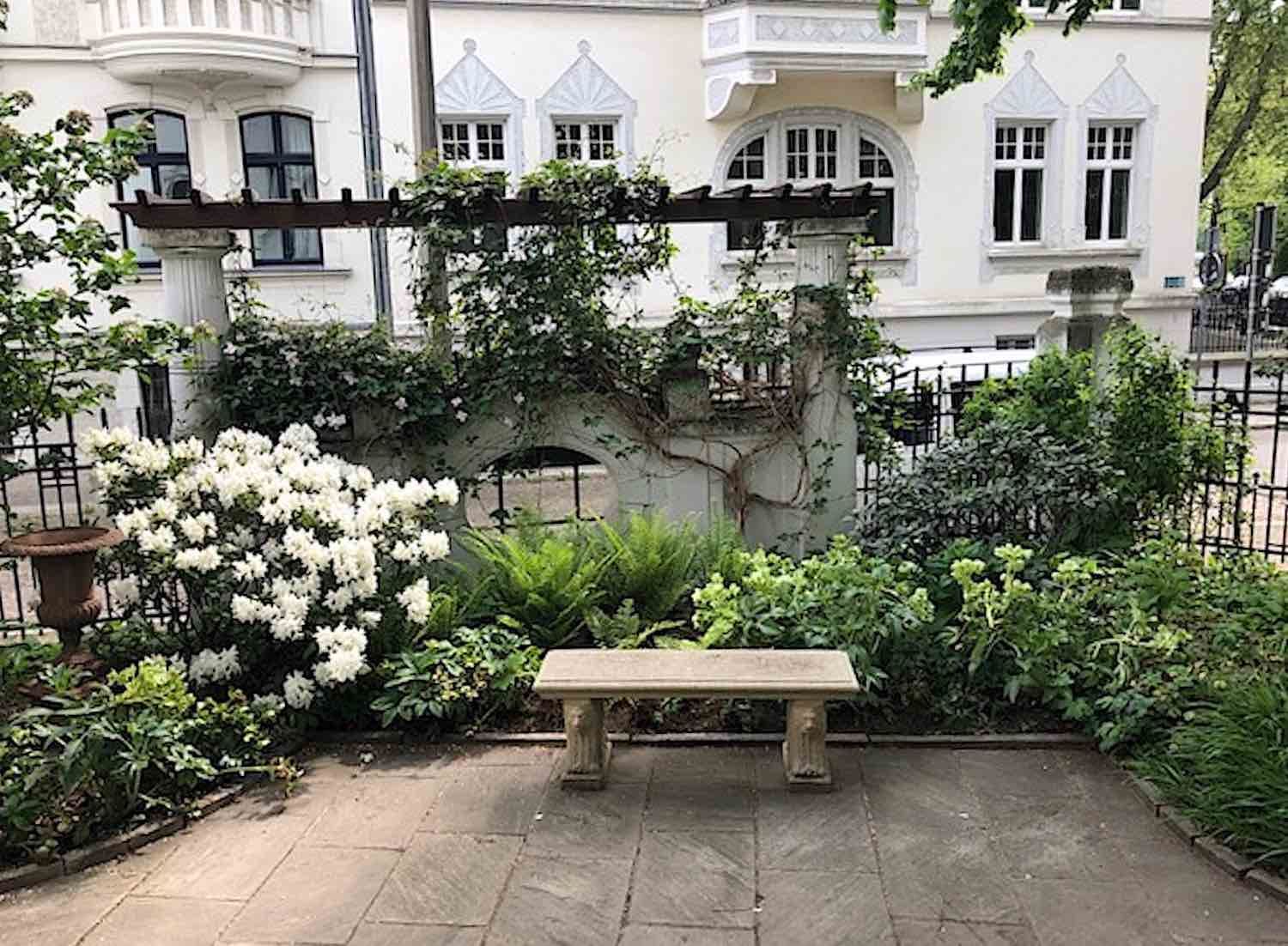 Magdeburg: Steinbank ITALIAN LION Magdeburg: Steinbank ITALIAN LION