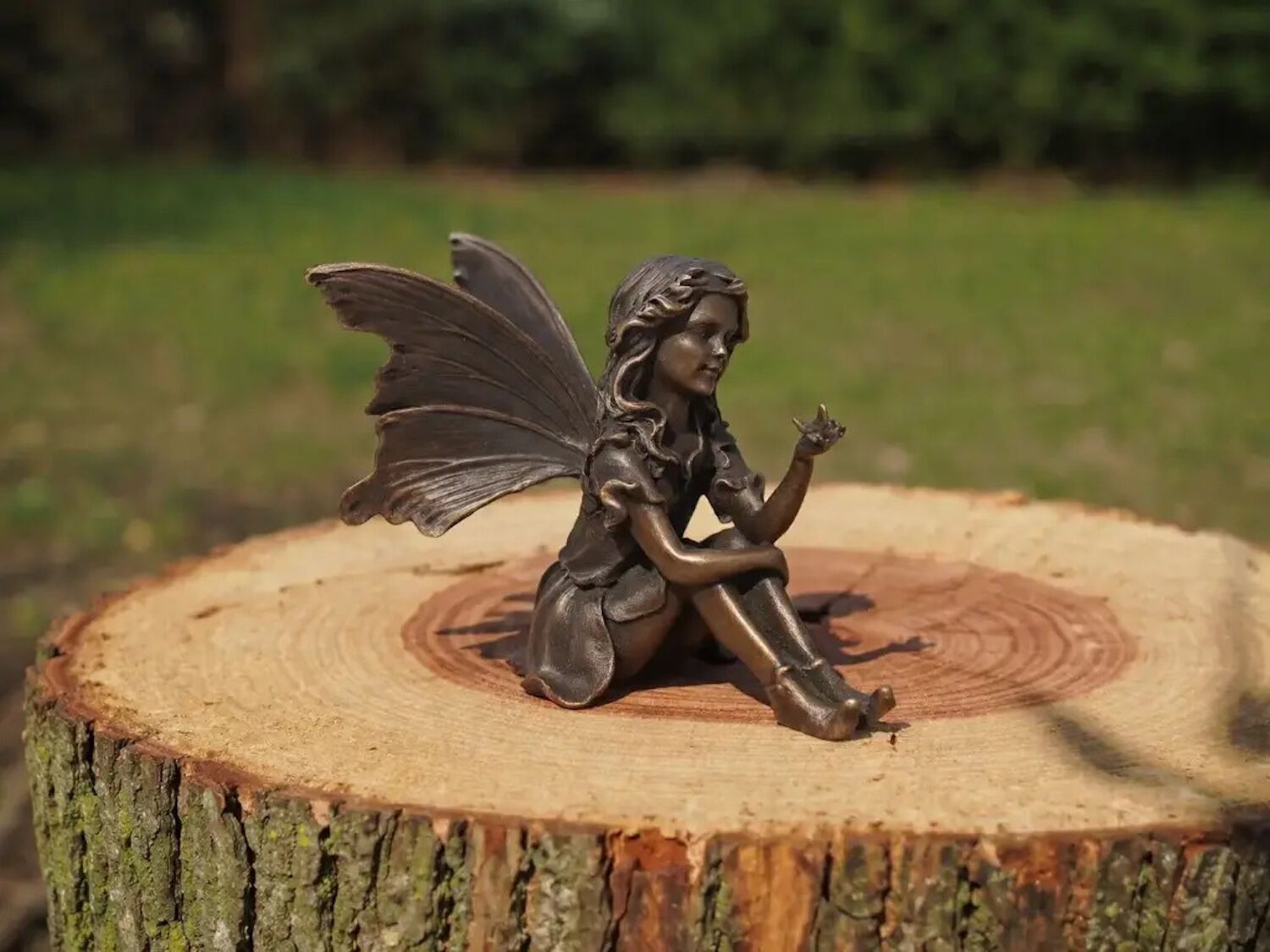 Bronzefigur ELFE mit Glockenblumen-Rock
