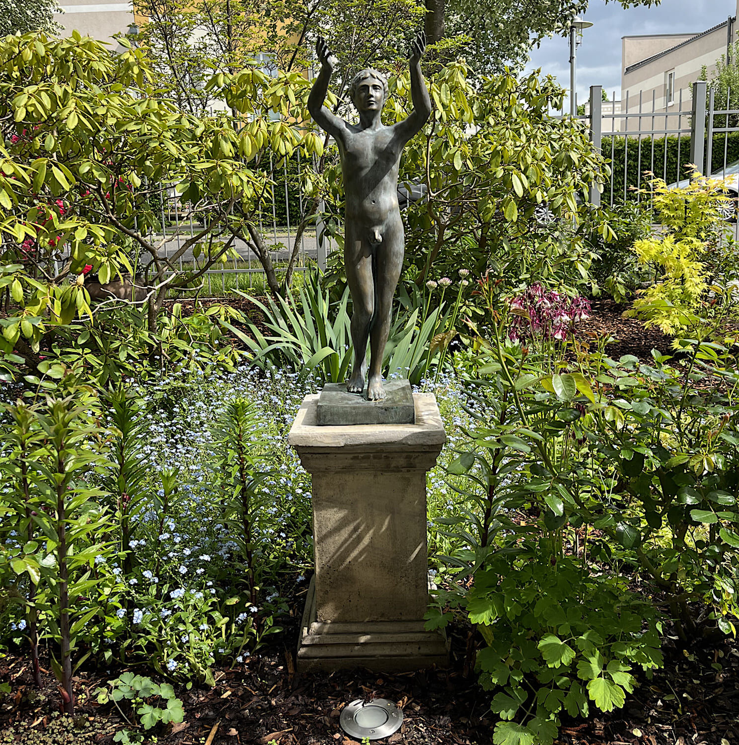 Potsdam: Bronzefigur BETENDER KNABE, 73 cm