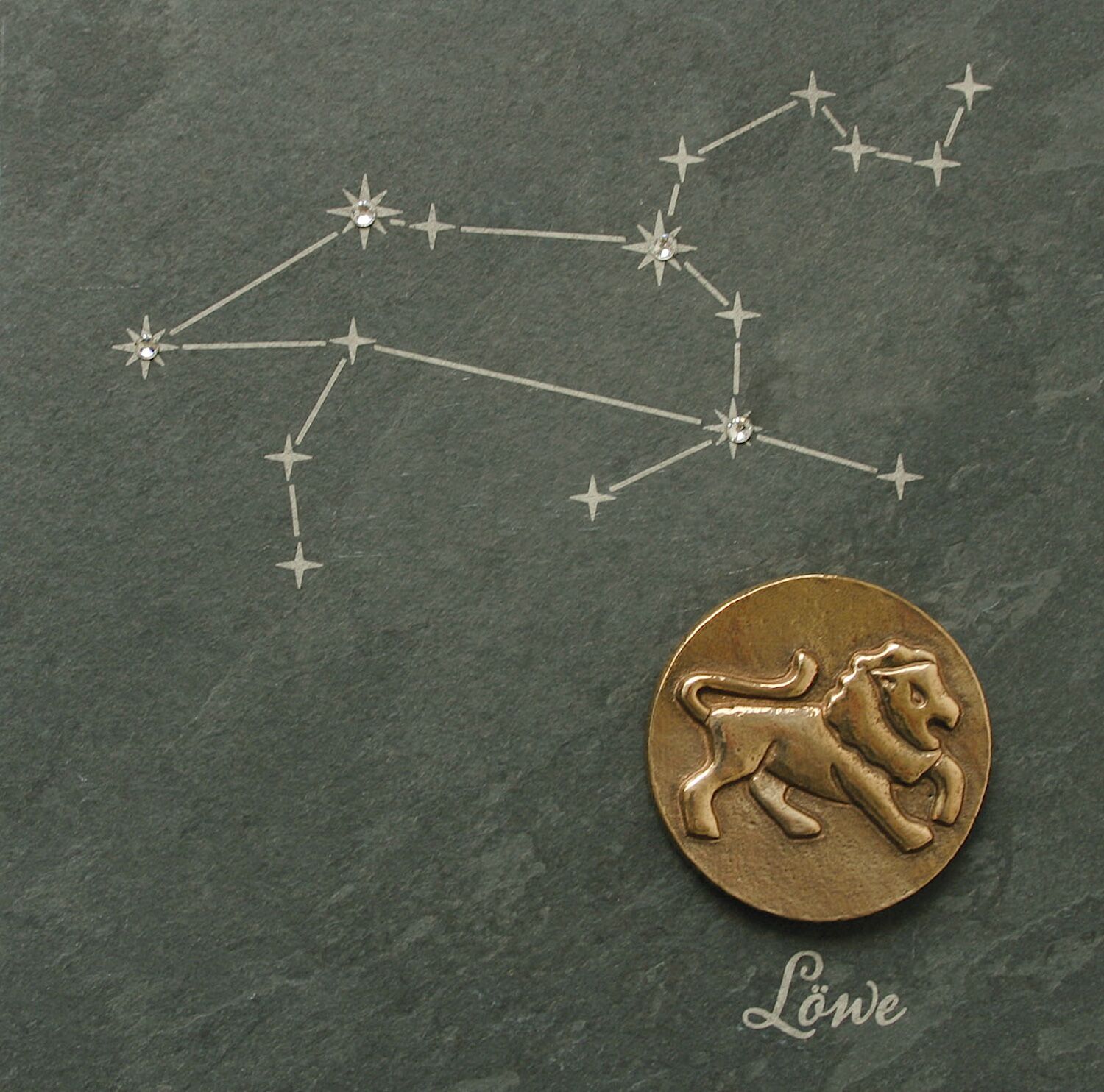 Sternzeichen LÖWE, Bronze auf Schiefer mit Swarovski Elements