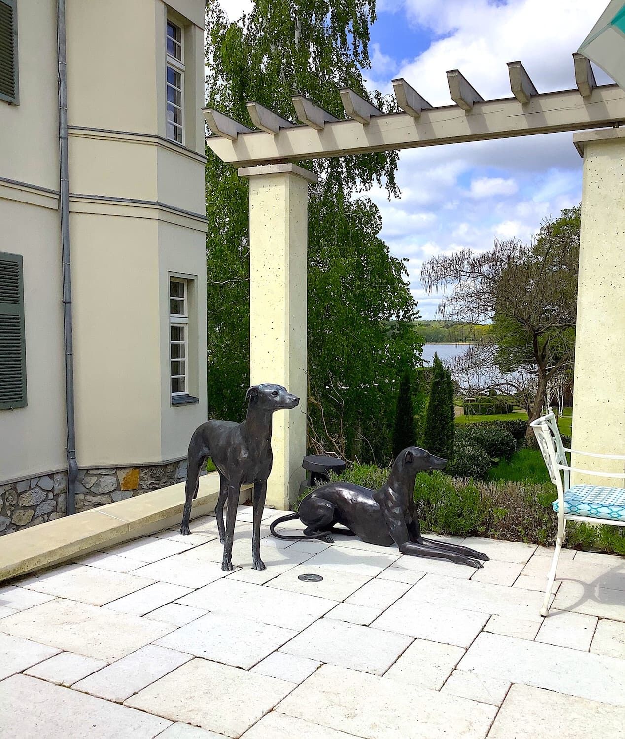 Potsdam, Schwielowsee: Bronzefiguren GREYHOUND EOS und NOTOS