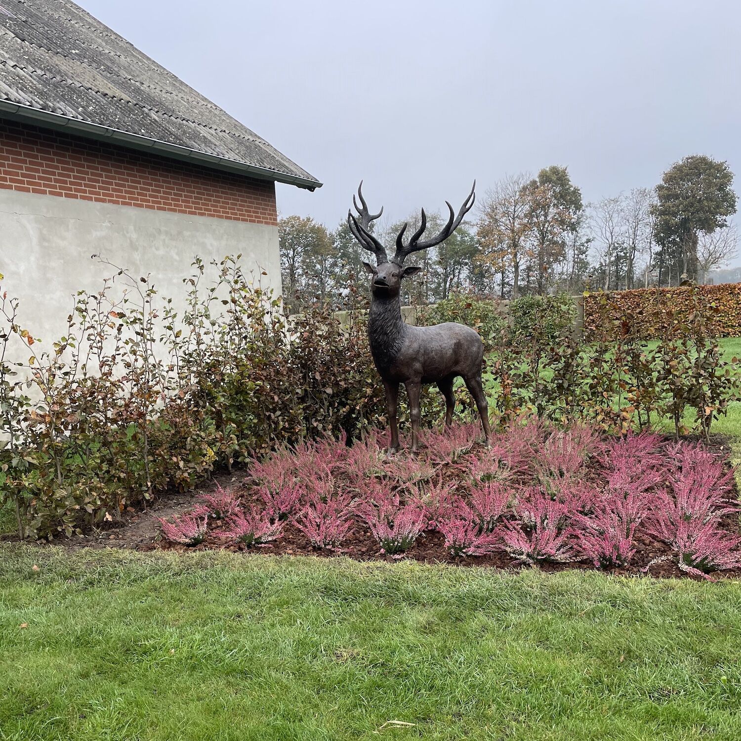 Kolding, Dänemark: Bronzefigur Hirsch ORSON