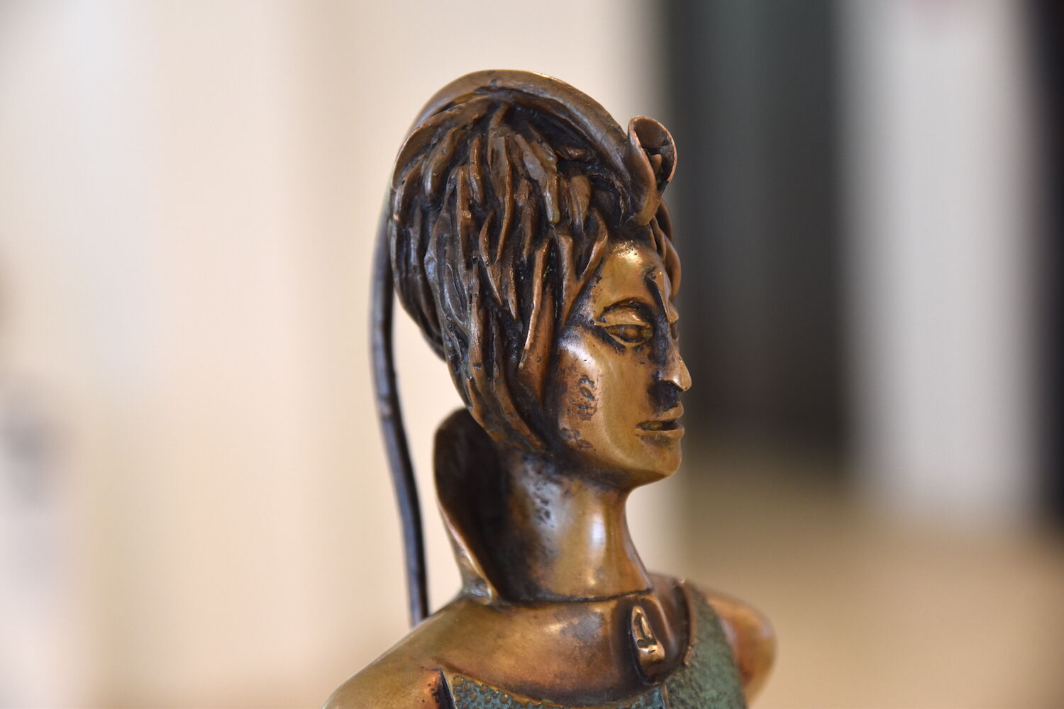 Bronzefigur TÄNZERIN IM BLUMENKLEID (von Paul Wunderlich)