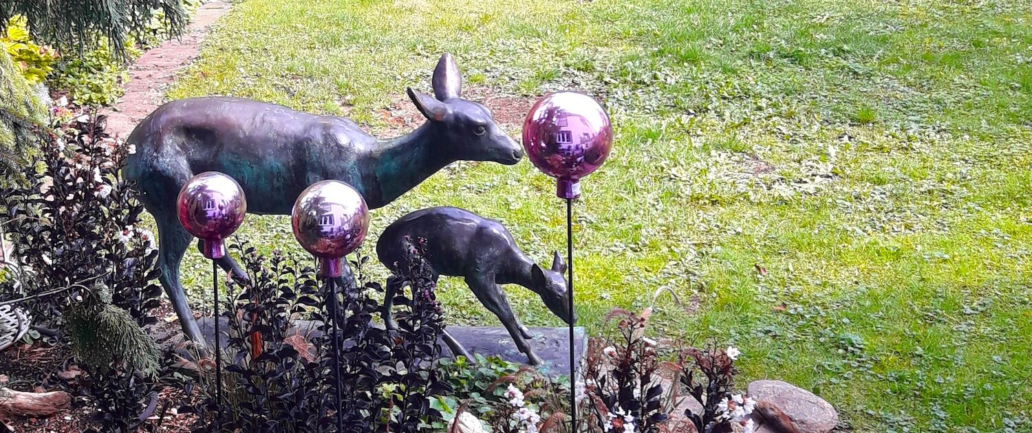 Unterschleißheim: Bronzefigur REHMUTTER MIT REHKITZ