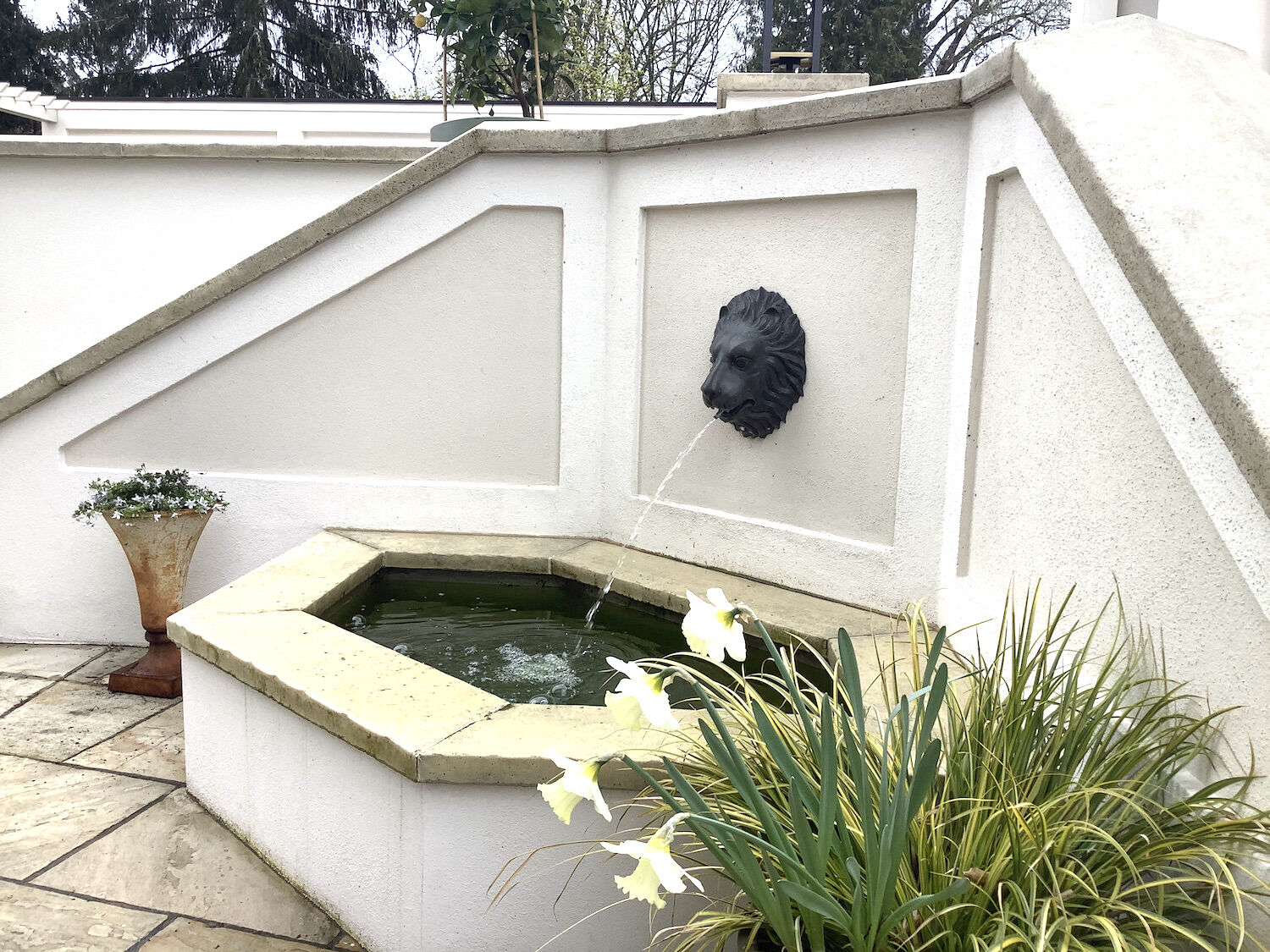 Schwielowsee: Bronzewasserspeier WASSERLÖWE Schwielowsee: Bronzewasserspeier WASSERLÖWE