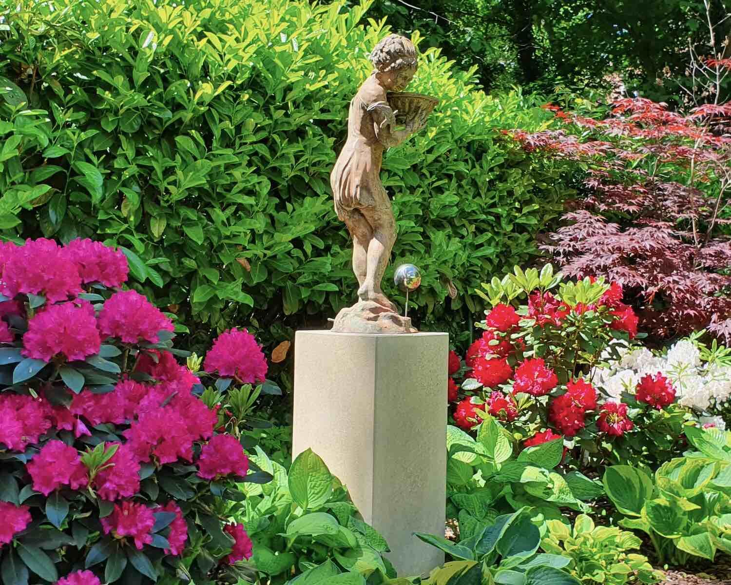 Potsdam: Bronzefigur EPONA klein auf Kalksteinsockel VICENZA 70x32x32 cm  Potsdam: Bronzefigur EPONA klein auf Kalksteinsockel VICENZA 70x32x32 cm