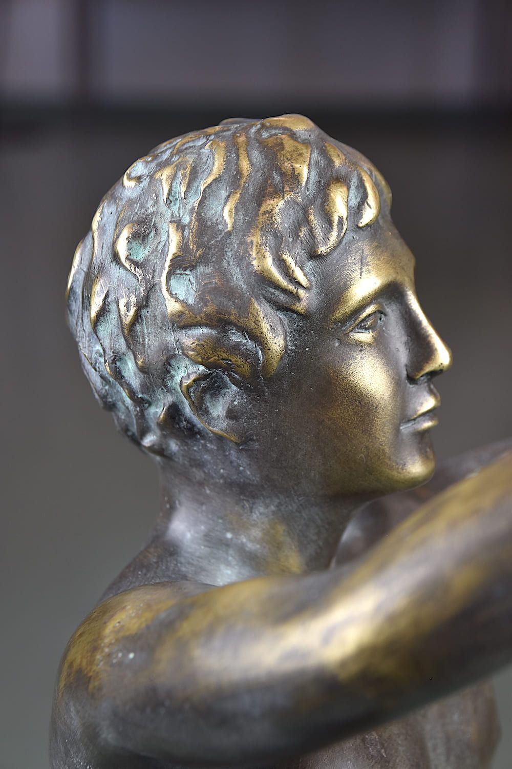 Bronzefigur BETENDER KNABE, 73 cm
